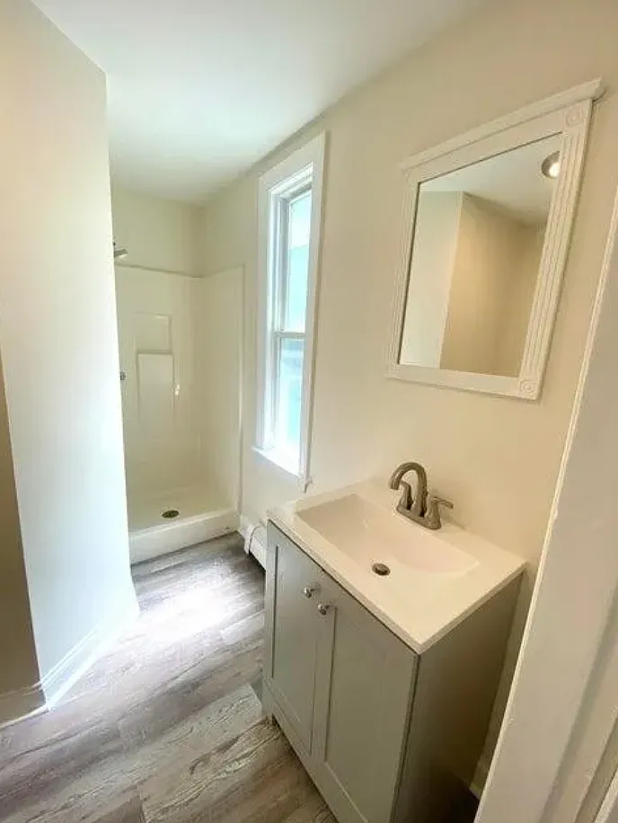 2 bed, 850 sqft, $2,400 — Photo 2