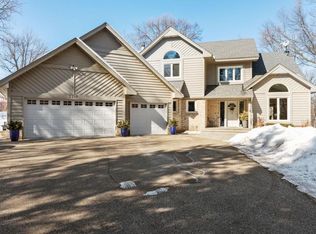 2210 Dwight Ln, Minnetonka, MN 55305
