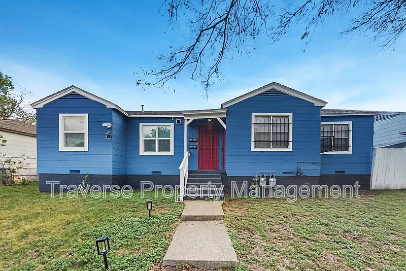 2 bed, 1.0 bath, 750 sqft, $1,195 — Photo 1