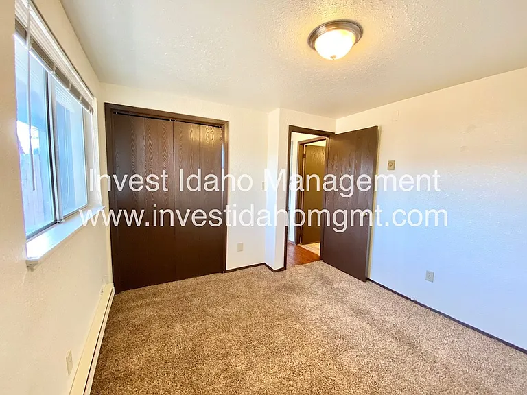 1057 Melrose — Photo 7