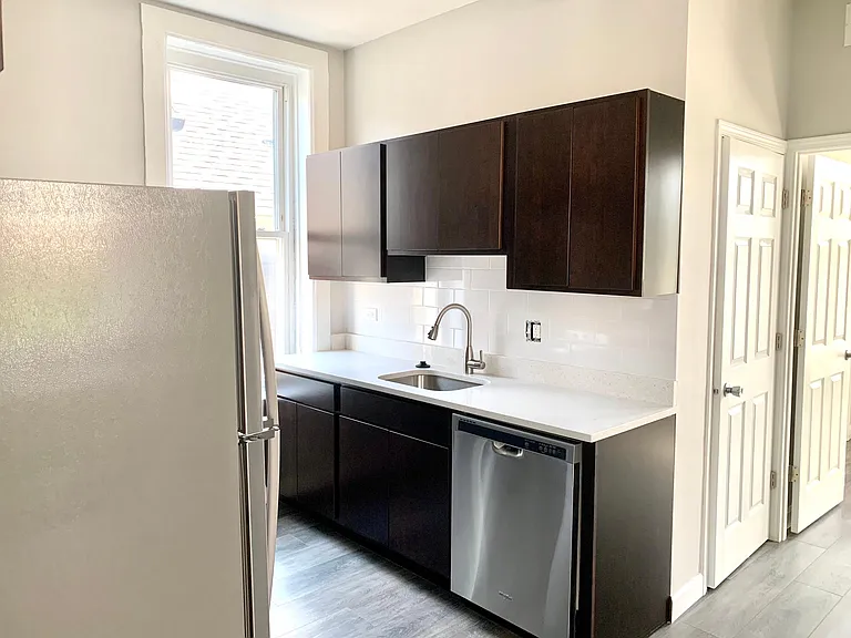 1019 W Cullerton St #2R — Photo 2