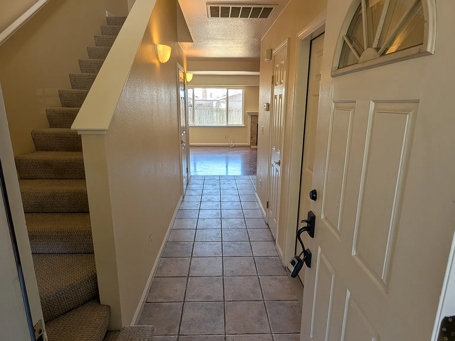 3 bed, 2.5 bath, 1552 sqft, $4,200 — Photo 2