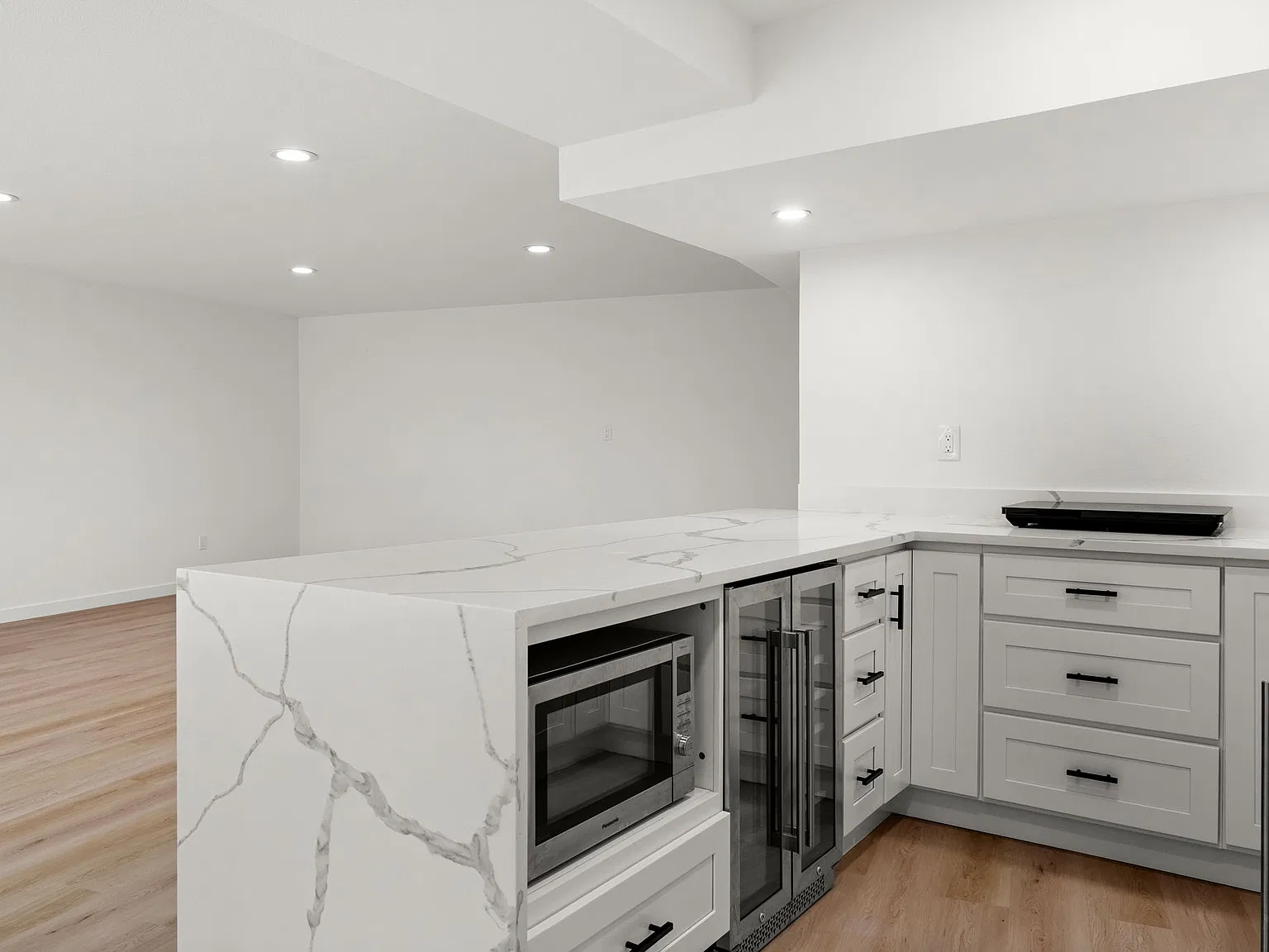1 bed, 1300 sqft, $2,200 — Photo 3