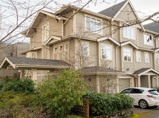 Lansdowne Walk, Victoria, BC V8R 4M6