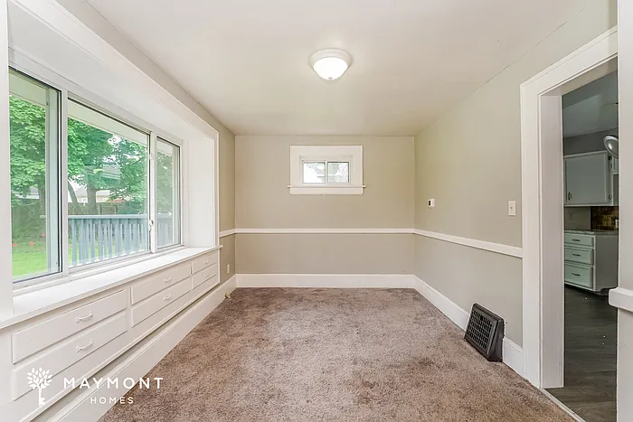 788 Saxon Ave — Photo 9