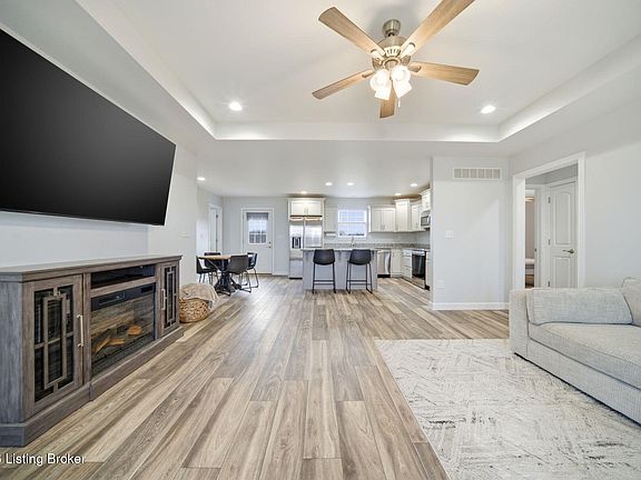 5th image of 130 Reagan Dr