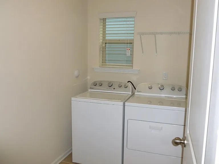 227 Begen St — Photo 15
