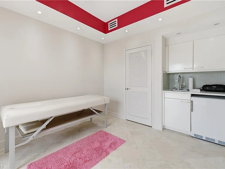 8665 Bay Colony Dr #2001 — Photo 32