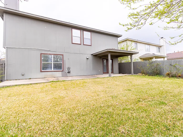 17501 Wiseman Dr — Photo 30