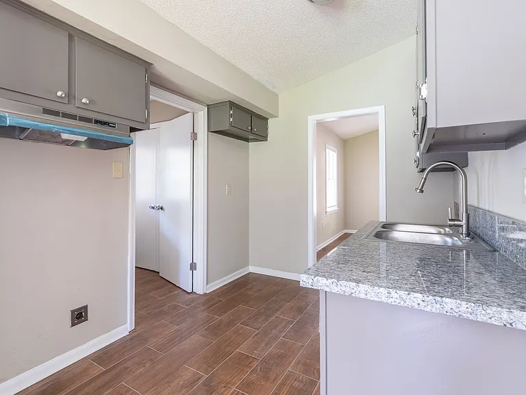 8106 Elmbrook Dr — Photo 10