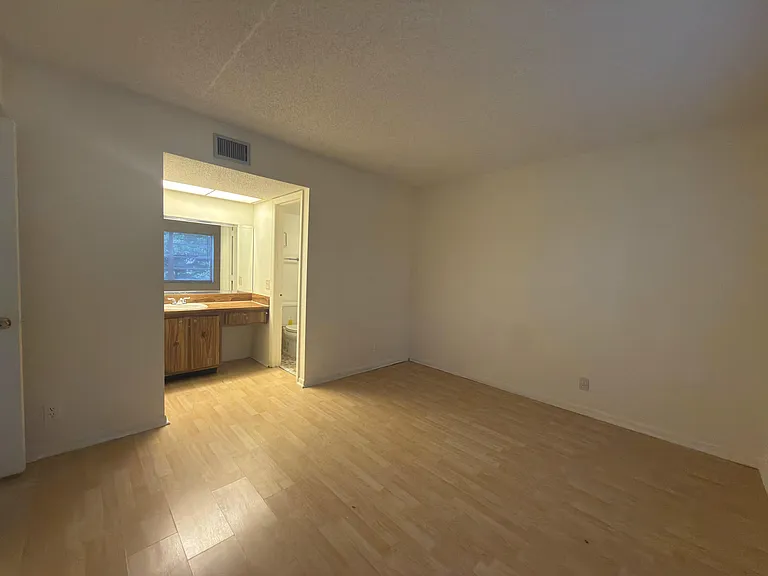 3213 NW 103rd Ter #107-C — Photo 20