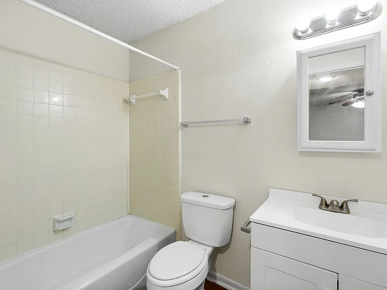 LBJ Apartments — Photo 18