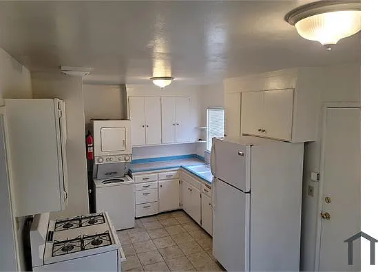 2219 Warner Ave — Photo 7