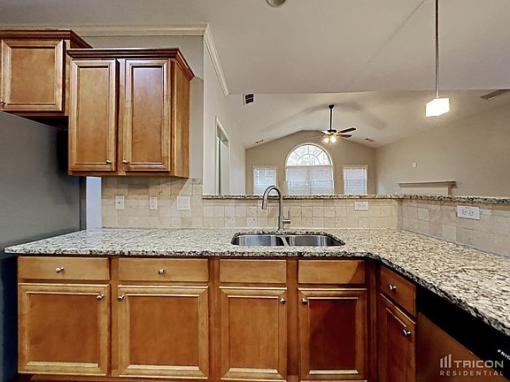 5th image of 3428 Woodshade Dr
