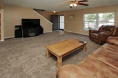 3rd image of 927 Yellowwood Dr