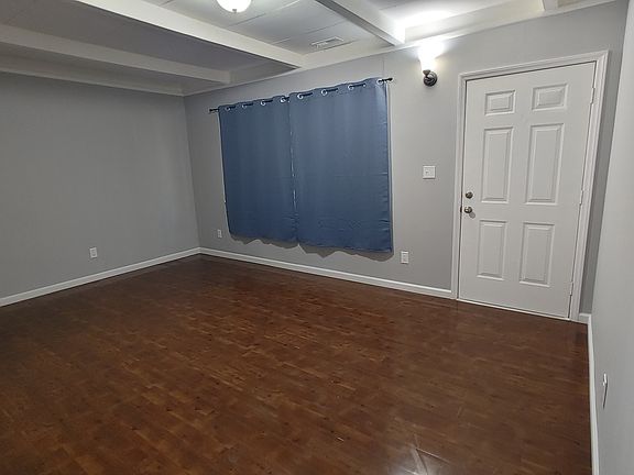 3rd image of 2131 Woodbine Ave #2131