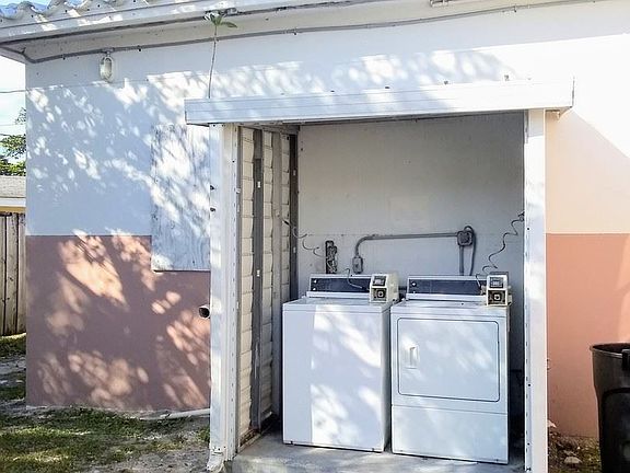 2nd image of 1903 Thomas St #5604388