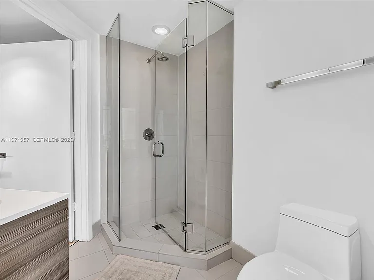 121 NE 34th St #2016 — Photo 39