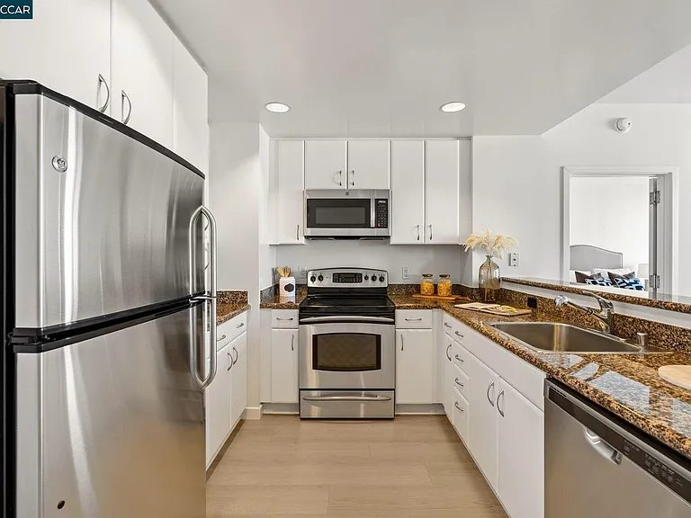 260 King St #865 — Photo 6