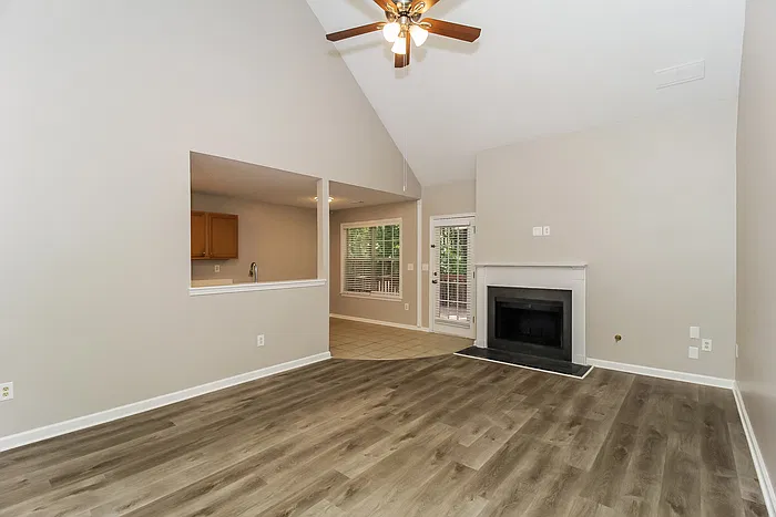 4 bed, 3.0 bath, 2030 sqft, $1,975 — Photo 4