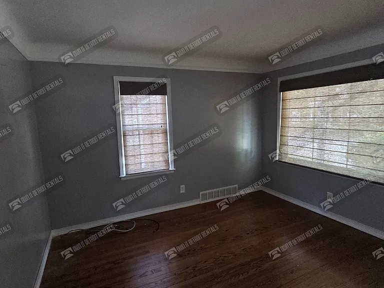 23745 Oak St — Photo 5