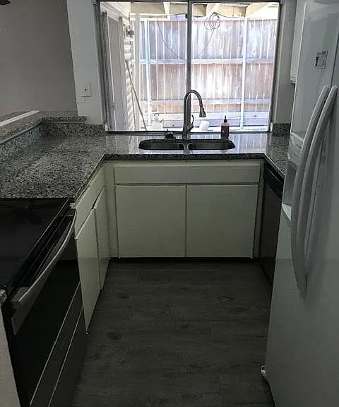 Sceptre Cir — Photo 2