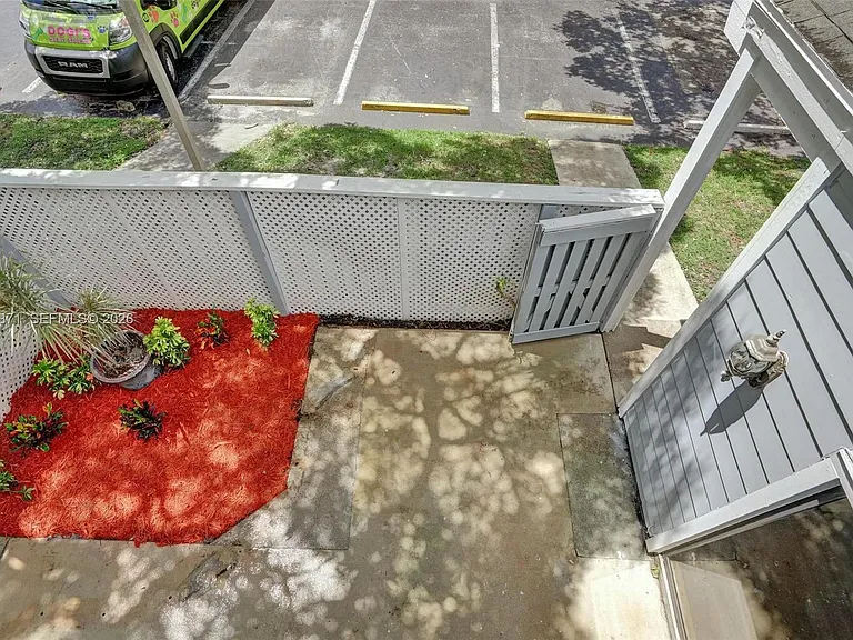 1818 Adventure Pl — Photo 27
