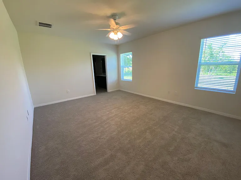 636 SW 19th Ave — Photo 12