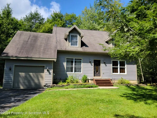 66 Bender Rd, Gouldsboro, PA 18424