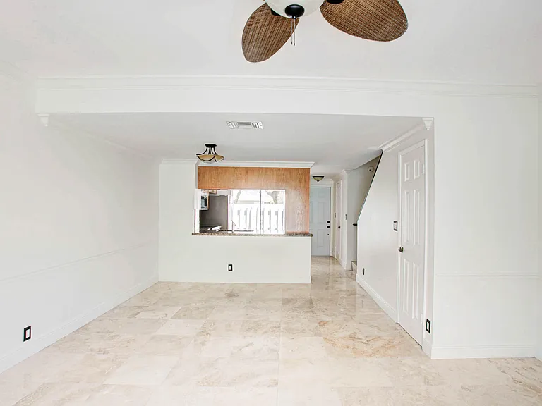 2855 NE 15th St #2855 — Photo 4