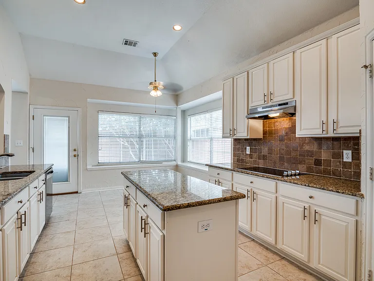17719 Misty Grove Dr — Photo 7