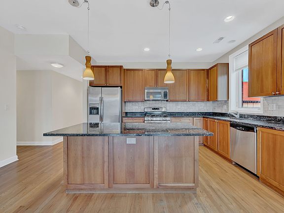 3rd image of 1830 N Milwaukee Ave APT 403