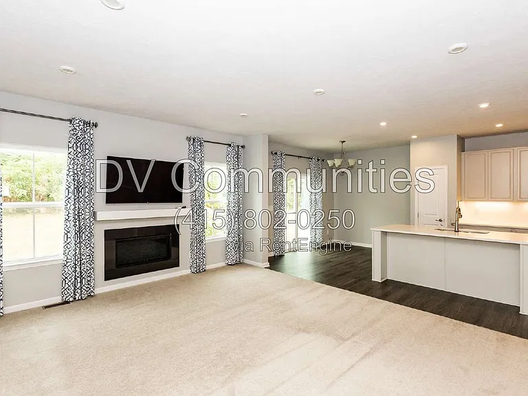 7226 Hillsview Dr — Photo 6