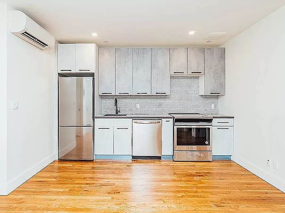 5th image of 692 Chauncey St #2