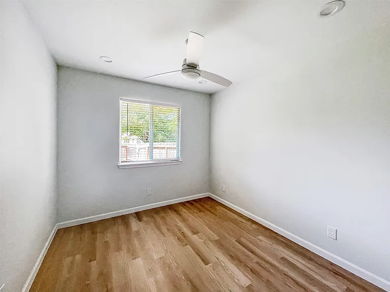 7736 Croftwood Dr — Photo 19