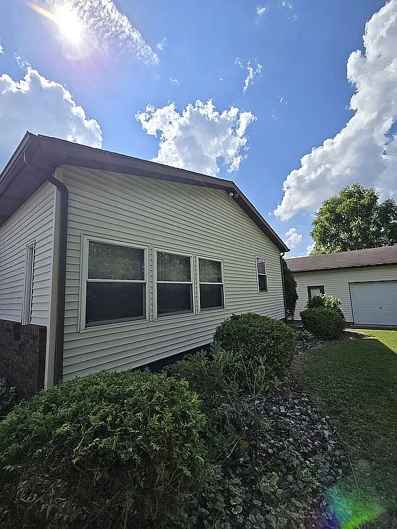 178 Edison St photo 1