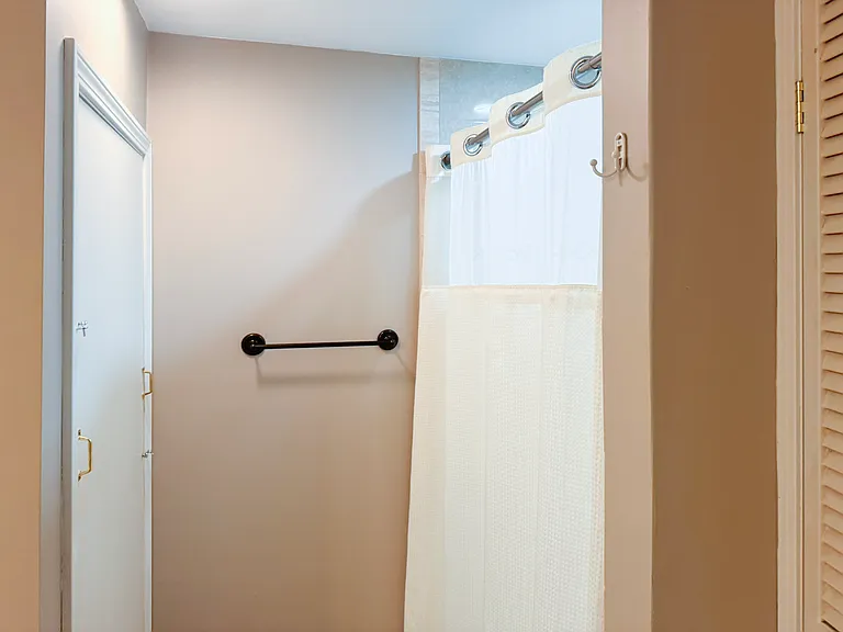 182 Beacon St — Photo 12