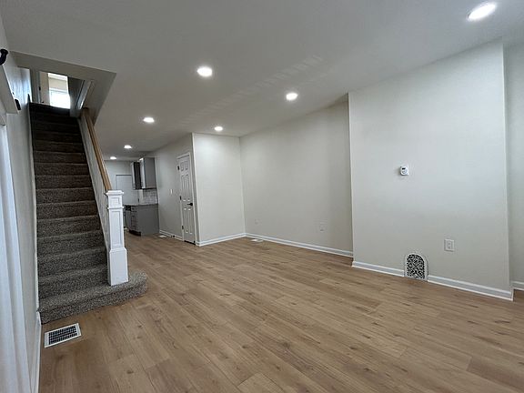 3rd image of 2054 Mercy St