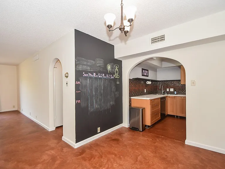 2601 Bellefontaine St — Photo 12