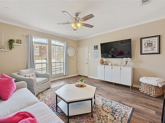 4th image of 305 Holleman Dr E APT 504