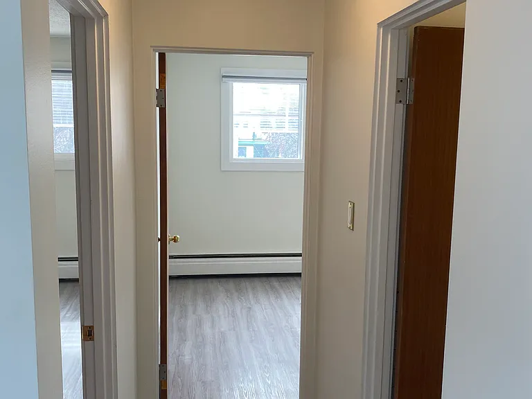 514 12th St E #11 — Photo 12