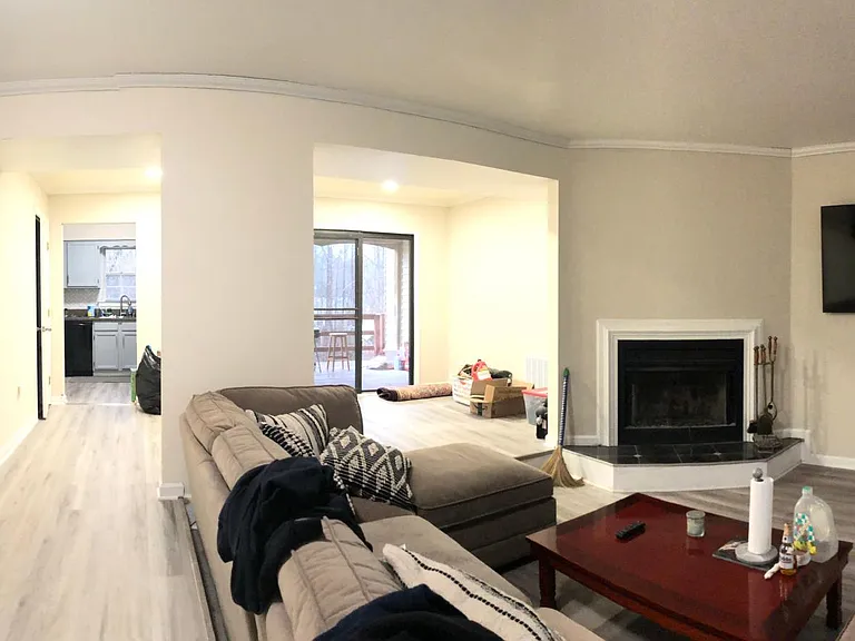 408 Wynridge Dr — Photo 2