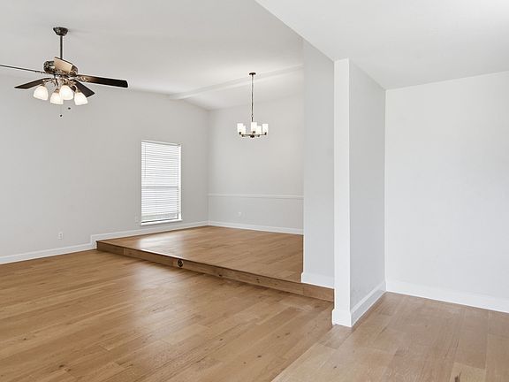 4th image of 1709 Country Manor Rd