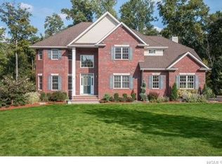 7 Princeton Dr, Highland Mills, NY 10930