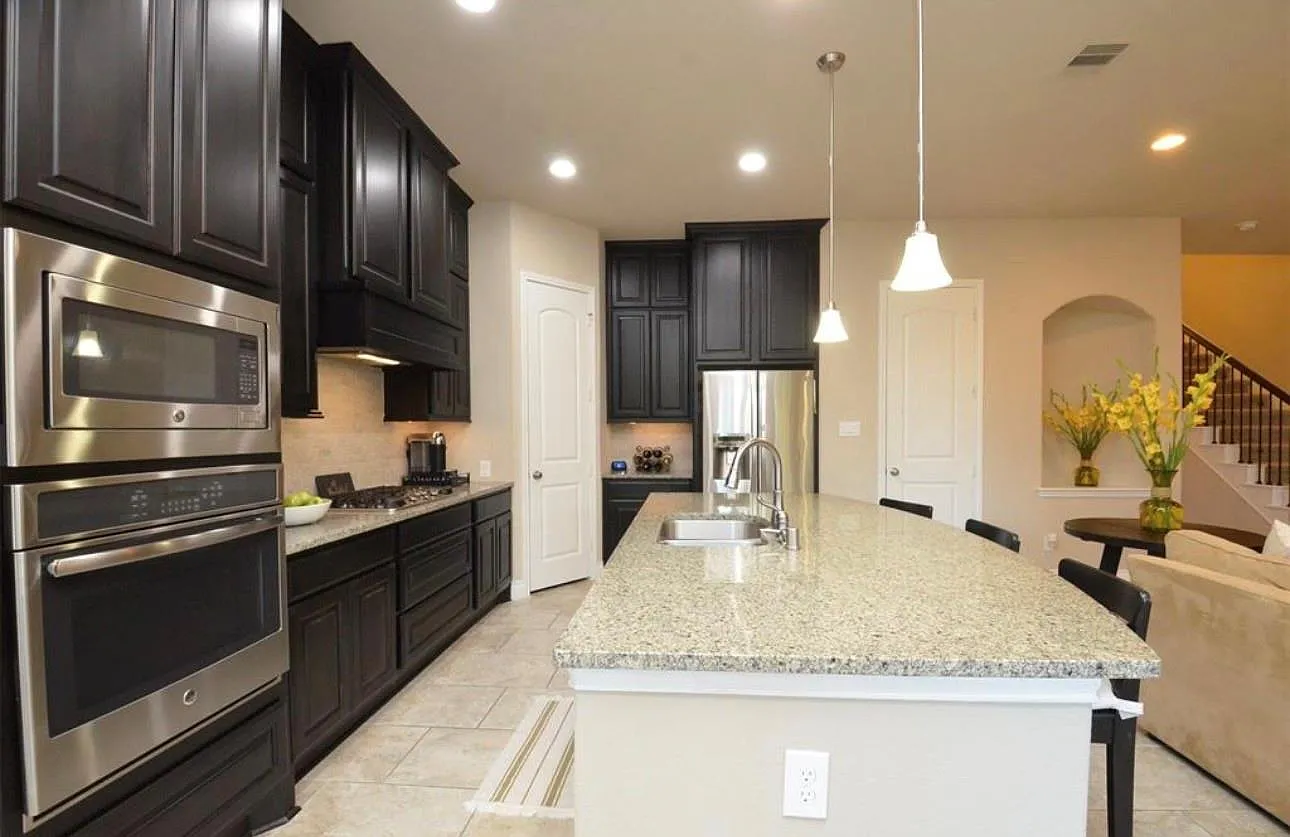 3 bed, 2.5 bath, 2324 sqft, $2,950 — Photo 4