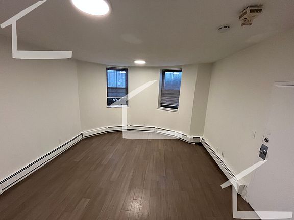 3rd image of 542 Massachusetts Ave #1C