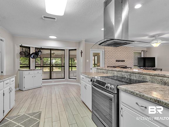 3rd image of 1413 Pineridge Dr