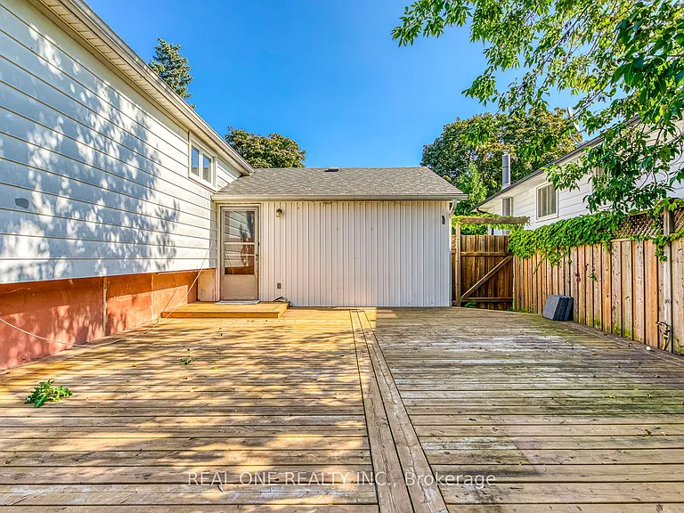 604 Bridle Wood — Photo 35
