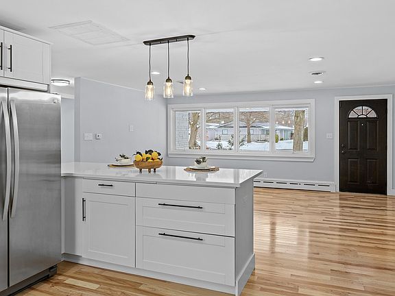 4th image of 3007 Maple St