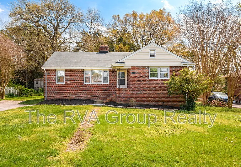 2201 Lydell Dr — Photo 2